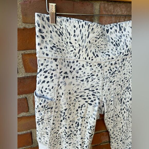 Athleta Spotty Up For Anything Mesh Capri Legging - Picture 5 of 5